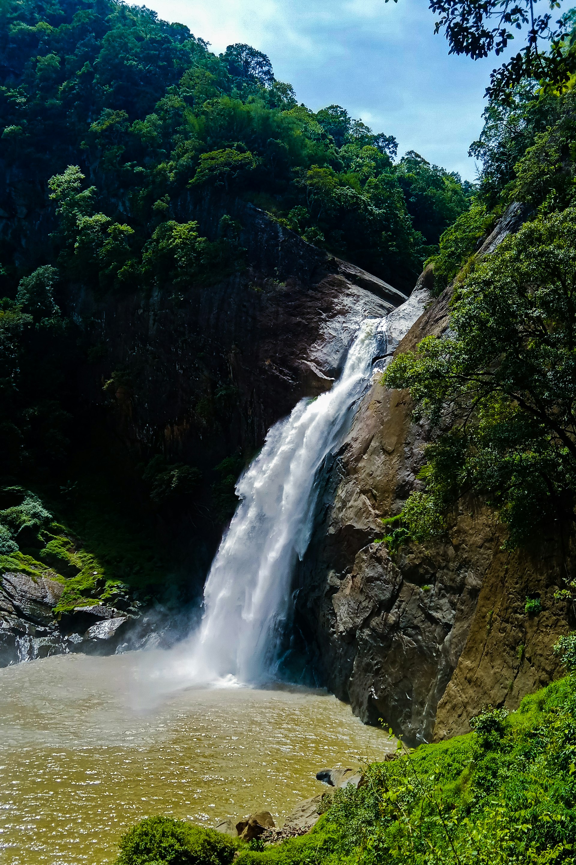 Dunhinda Falls — Badulla Travel Guide cover illustration