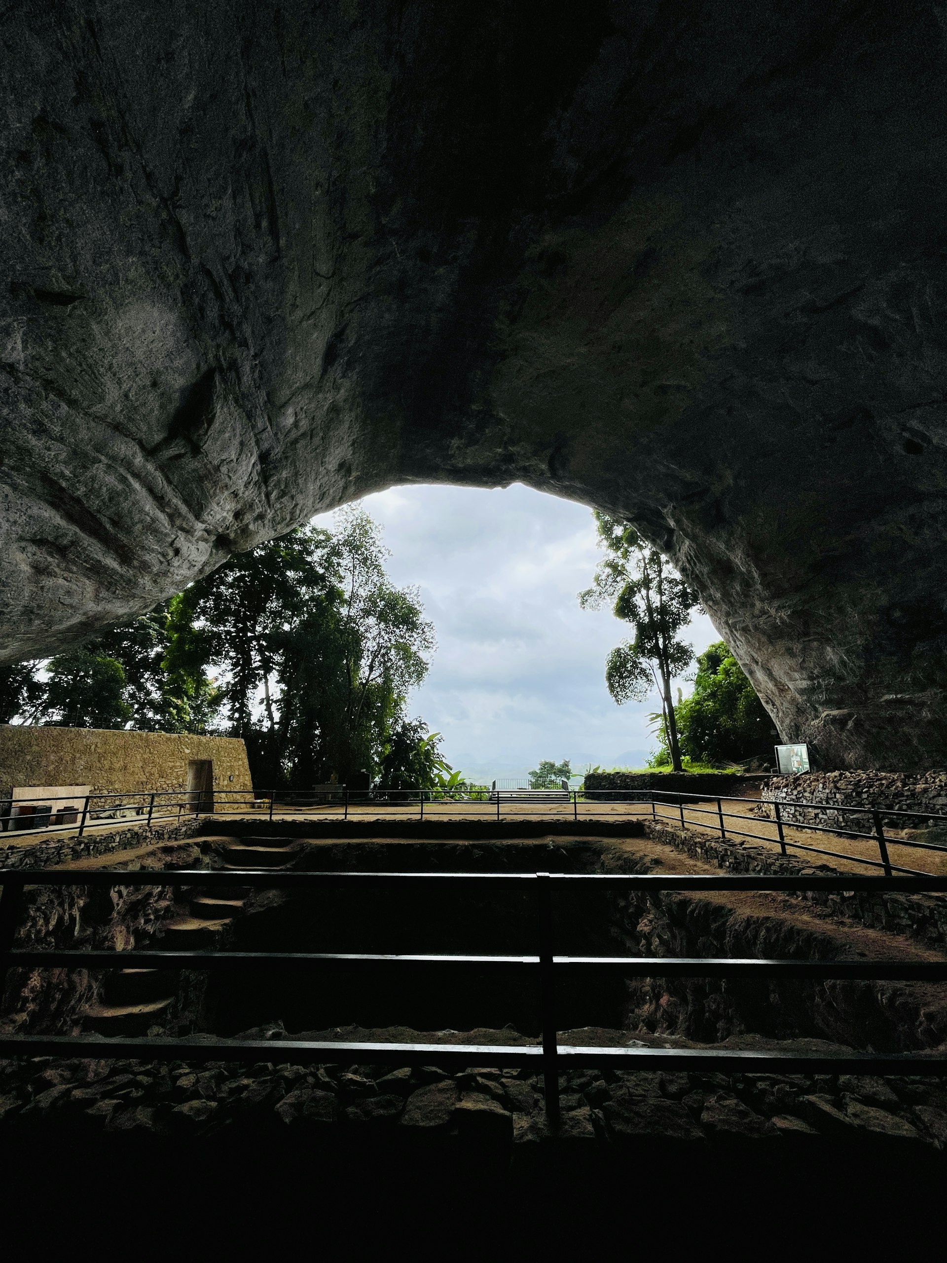 Pahiyangala (Fa-Hien) Cave — Kalutara Travel Guide cover illustration