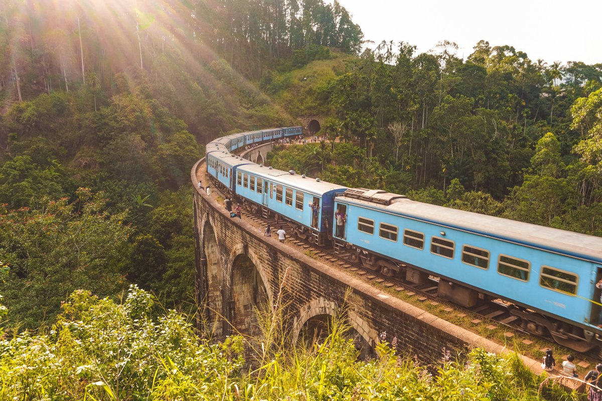 Train at Nine Arches Bridge, Ella